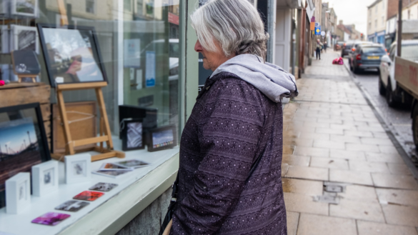 Fönstertittarsjuka/Benartärsjukdom: orsak, symtom & behandling